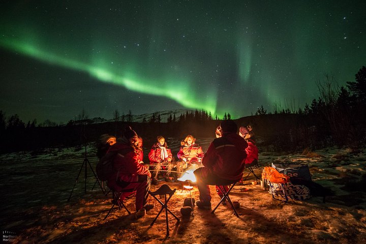 Jakt på norrsken i liten grupp i Tromsø, Norge, med lägereld och arktisk utrustning, foto 12 | wizardtrip