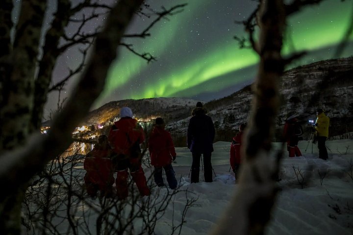 Jakt på norrsken i liten grupp i Tromsø, Norge, med lägereld och arktisk utrustning, foto 23 | wizardtrip