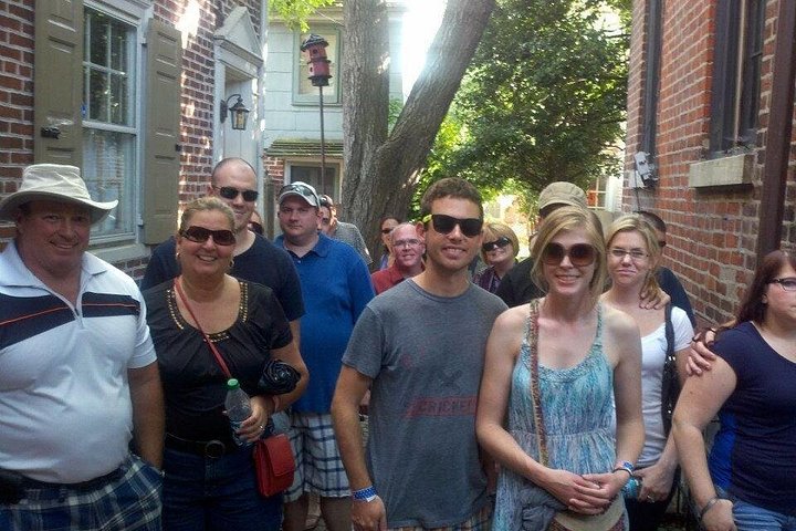 Utforsk Philadelphias historiske distrikt om natten på en unik vandretur med voksentema, foto 8 | wizardtrip