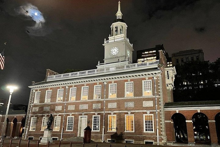 Utforsk Philadelphias historiske distrikt om natten på en unik vandretur med voksentema, foto 25 | wizardtrip