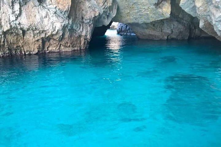 Boottocht in kleine groep langs de schilderachtige Amalfikust, vertrekkend vanuit Salerno, foto 6 | wizardtrip