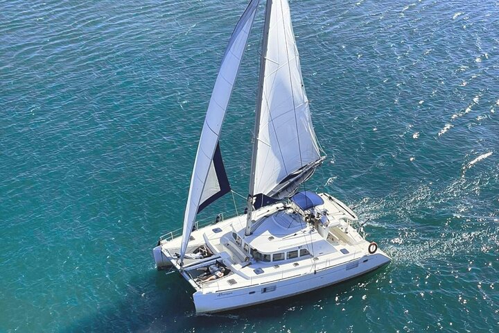 Catamaran cruise op de Taag in Lissabon, Portugal, met zichtbare stadsbezienswaardigheden, foto 10 | wizardtrip