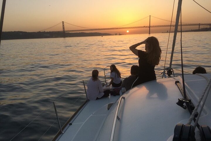 Catamaran cruise op de Taag in Lissabon, Portugal, met zichtbare stadsbezienswaardigheden, foto 11 | wizardtrip