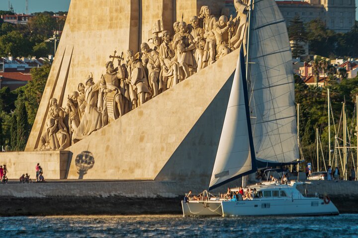 Catamaran cruise op de Taag in Lissabon, Portugal, met zichtbare stadsbezienswaardigheden, foto 18 | wizardtrip