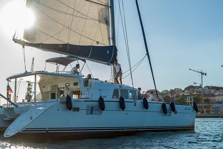 Catamaran cruise op de Taag in Lissabon, Portugal, met zichtbare stadsbezienswaardigheden, foto 19 | wizardtrip