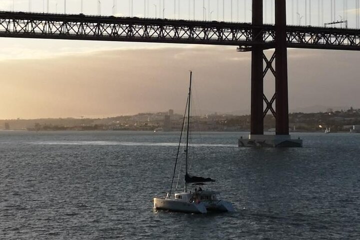Catamaran cruise op de Taag in Lissabon, Portugal, met zichtbare stadsbezienswaardigheden, foto 27 | wizardtrip