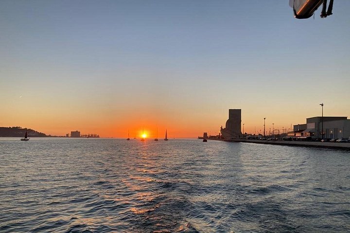 Catamaran cruise op de Taag in Lissabon, Portugal, met zichtbare stadsbezienswaardigheden, foto 28 | wizardtrip