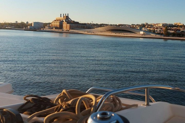 Catamaran cruise op de Taag in Lissabon, Portugal, met zichtbare stadsbezienswaardigheden, foto 31 | wizardtrip