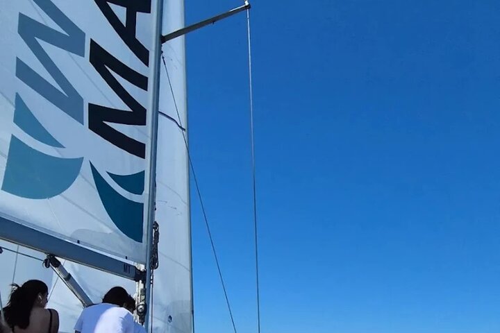 Catamaran cruise op de Taag in Lissabon, Portugal, met zichtbare stadsbezienswaardigheden, foto 33 | wizardtrip