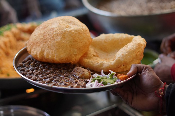 Um vibrante passeio de comida de rua na Velha Delhi, Índia, com iguarias locais e mercados movimentados, foto 9 | wizardtrip