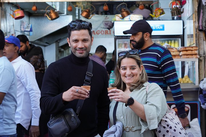 Um vibrante passeio de comida de rua na Velha Delhi, Índia, com iguarias locais e mercados movimentados, foto 11 | wizardtrip