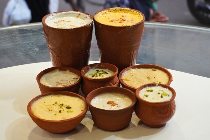 Um vibrante passeio de comida de rua na Velha Delhi, Índia, com iguarias locais e mercados movimentados, foto 13 | wizardtrip