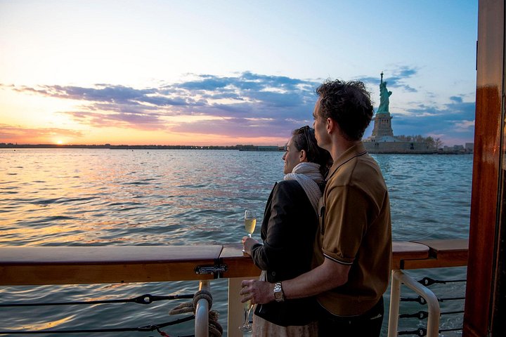 Zonsondergang cruise op een jacht in New York City, met uitzicht op de skyline van Manhattan en het Vrijheidsbeeld, foto 6 | wizardtrip
