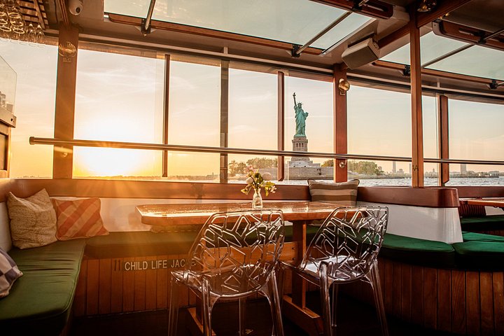 Zonsondergang cruise op een jacht in New York City, met uitzicht op de skyline van Manhattan en het Vrijheidsbeeld, foto 7 | wizardtrip