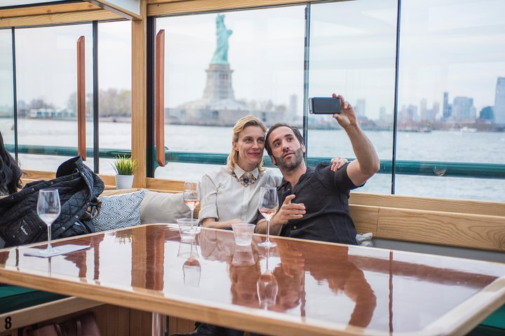 Zonsondergang cruise op een jacht in New York City, met uitzicht op de skyline van Manhattan en het Vrijheidsbeeld, foto 9 | wizardtrip