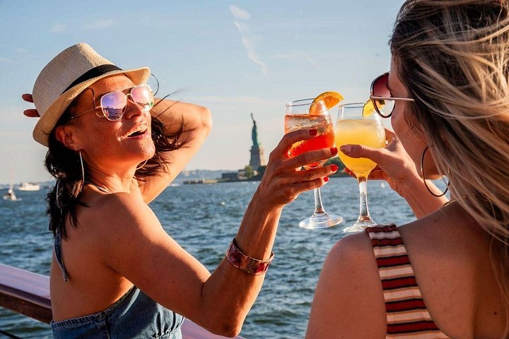 Zonsondergang cruise op een jacht in New York City, met uitzicht op de skyline van Manhattan en het Vrijheidsbeeld, foto 12 | wizardtrip