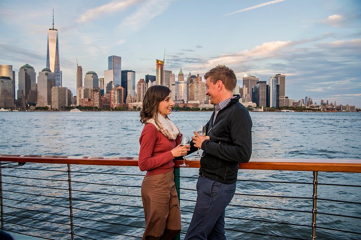 Zonsondergang cruise op een jacht in New York City, met uitzicht op de skyline van Manhattan en het Vrijheidsbeeld, foto 19 | wizardtrip