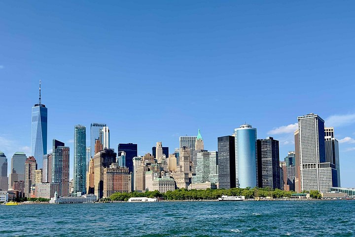 Elegante crociera in yacht che offre viste architettoniche dei monumenti e dei ponti di Manhattan dall'acqua, foto 6 | wizardtrip