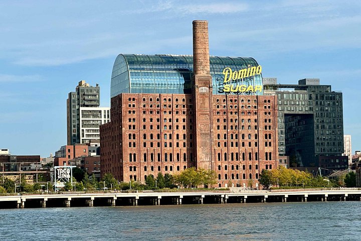 Elegante crociera in yacht che offre viste architettoniche dei monumenti e dei ponti di Manhattan dall'acqua, foto 13 | wizardtrip