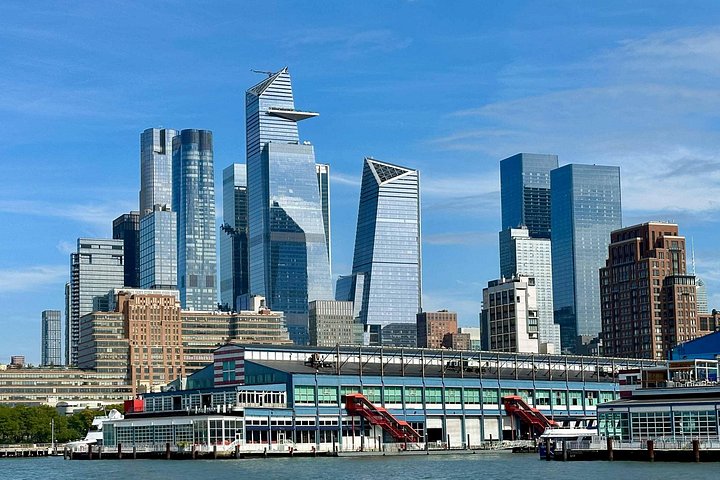 Elegante crociera in yacht che offre viste architettoniche dei monumenti e dei ponti di Manhattan dall'acqua, foto 16 | wizardtrip