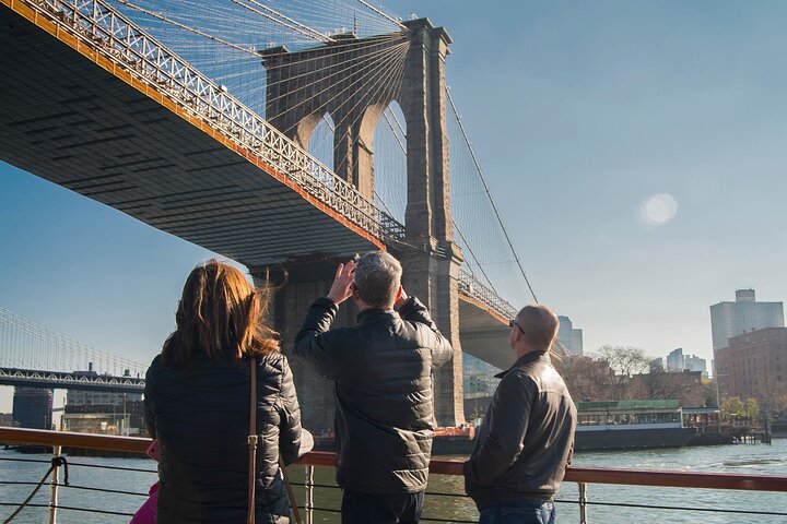 Passeio de barco pela Baía de Nova Iorque com vistas da Estátua da Liberdade e do skyline de Manhattan, foto 7 | wizardtrip