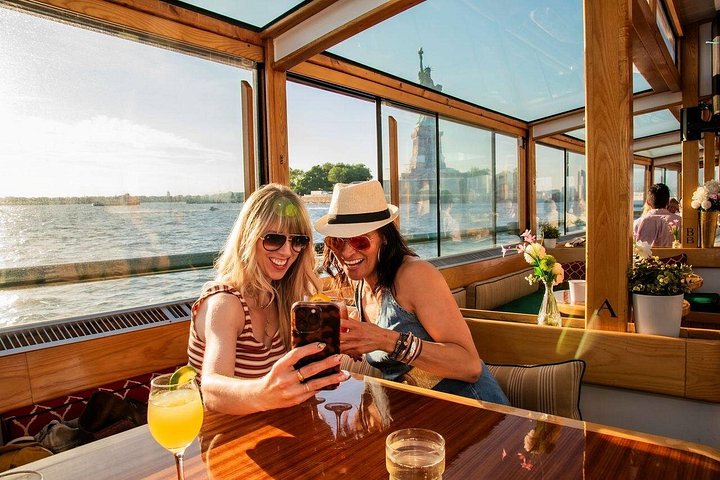 Passeio de barco pela Baía de Nova Iorque com vistas da Estátua da Liberdade e do skyline de Manhattan, foto 10 | wizardtrip