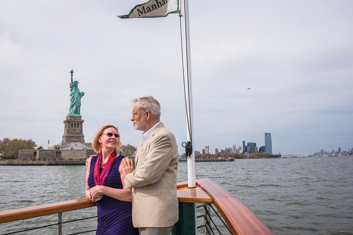 Passeio de barco pela Baía de Nova Iorque com vistas da Estátua da Liberdade e do skyline de Manhattan, foto 12 | wizardtrip