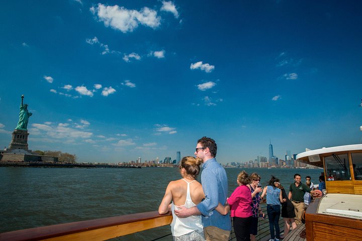 Passeio de barco pela Baía de Nova Iorque com vistas da Estátua da Liberdade e do skyline de Manhattan, foto 15 | wizardtrip