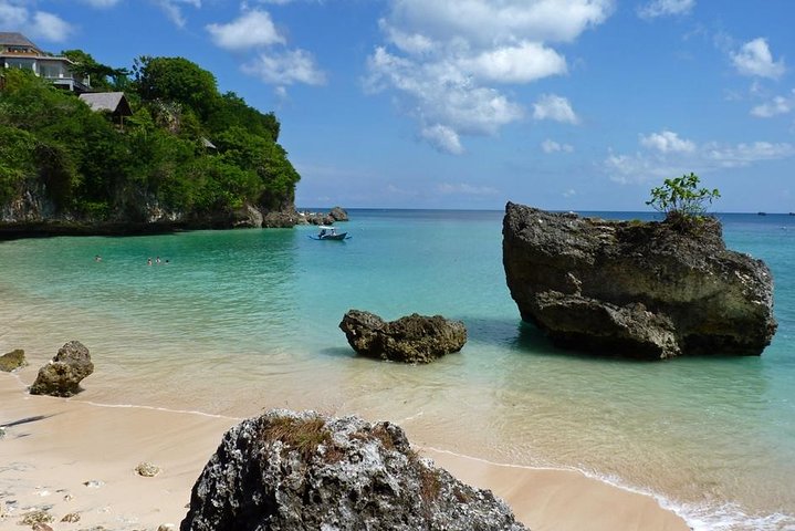 Privé Tour Bali Stranden en Uluwatu Tempel met Diner | wizardtrip