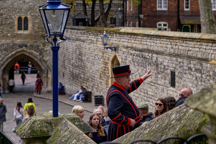 Visite de la Tour de Londres en accès anticipé, présentant les Joyaux de la Couronne et la cérémonie des Beefeaters, photo 10 | wizardtrip
