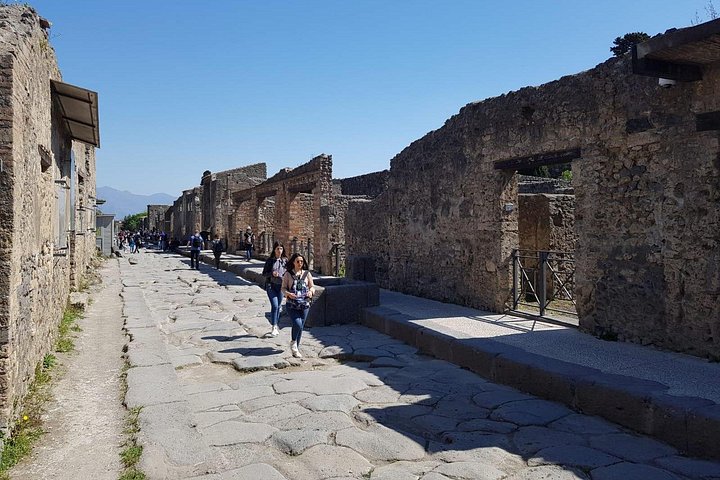 Ganztägiger Ausflug von Rom nach Pompeji und zur Amalfiküste mit antiken Ruinen und atemberaubenden Küstenblicken, Foto 42 | wizardtrip