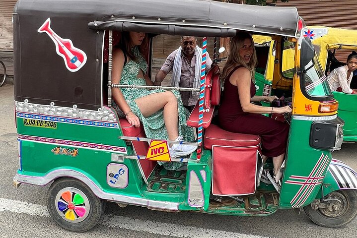 Tour privado de tuk-tuk pelos palácios, fortes e observatórios icônicos de Jaipur, foto 7 | wizardtrip