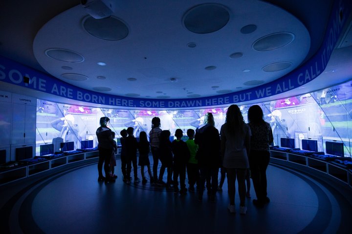 Behind-the-scenes tour of the Manchester City FC stadium, including the pitch and dressing rooms, photo 7 | wizardtrip