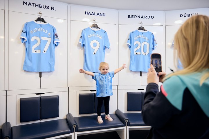 Behind-the-scenes tour of the Manchester City FC stadium, including the pitch and dressing rooms, photo 10 | wizardtrip