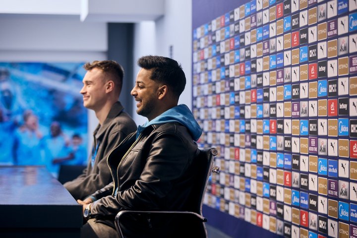Behind-the-scenes tour of the Manchester City FC stadium, including the pitch and dressing rooms, photo 11 | wizardtrip