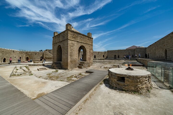 Erkunden Sie Bakus Naturwunder und kulturellen Wahrzeichen, darunter Gobustan, Schlammvulkane und der Feuertempel, Foto 6 | wizardtrip