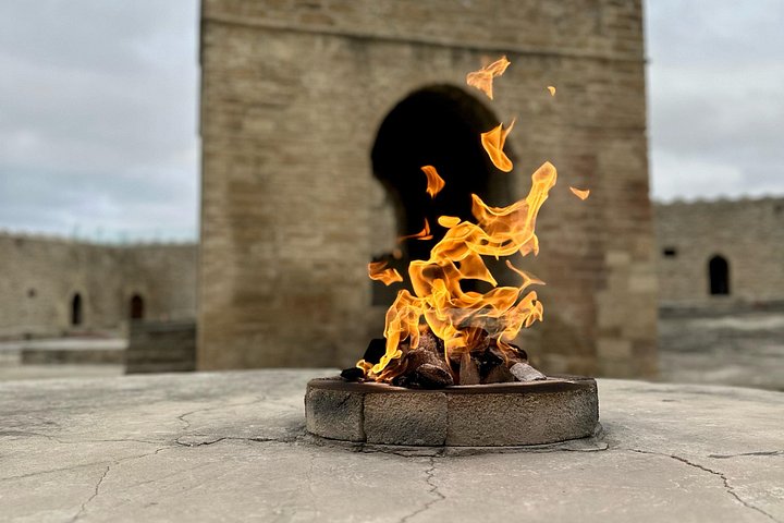 Erkunden Sie Bakus Naturwunder und kulturellen Wahrzeichen, darunter Gobustan, Schlammvulkane und der Feuertempel, Foto 7 | wizardtrip