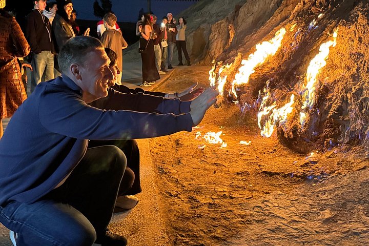 Erkunden Sie Bakus Naturwunder und kulturellen Wahrzeichen, darunter Gobustan, Schlammvulkane und der Feuertempel, Foto 8 | wizardtrip