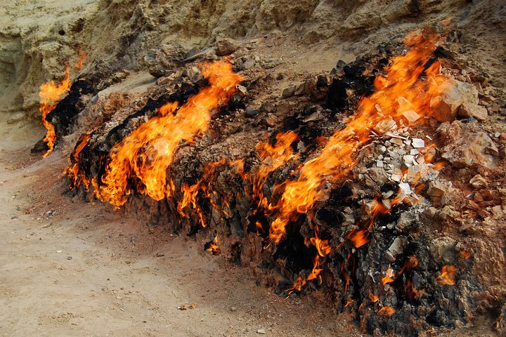Erkunden Sie Bakus Naturwunder und kulturellen Wahrzeichen, darunter Gobustan, Schlammvulkane und der Feuertempel, Foto 9 | wizardtrip
