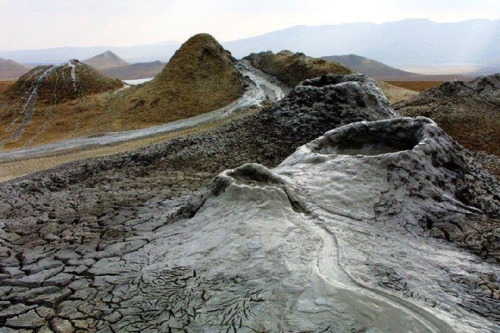 Erkunden Sie Bakus Naturwunder und kulturellen Wahrzeichen, darunter Gobustan, Schlammvulkane und der Feuertempel, Foto 10 | wizardtrip