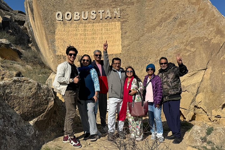 Erkunden Sie Bakus Naturwunder und kulturellen Wahrzeichen, darunter Gobustan, Schlammvulkane und der Feuertempel, Foto 12 | wizardtrip