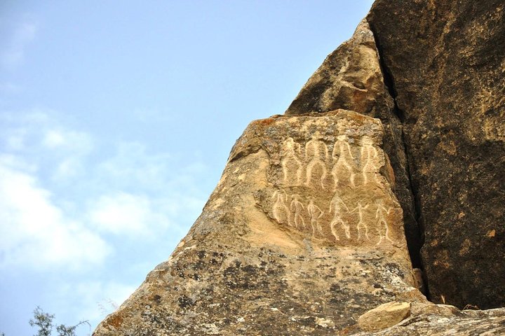 Erkunden Sie Bakus Naturwunder und kulturellen Wahrzeichen, darunter Gobustan, Schlammvulkane und der Feuertempel, Foto 15 | wizardtrip