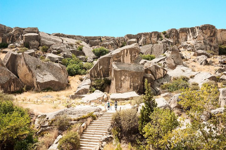 Erkunden Sie Bakus Naturwunder und kulturellen Wahrzeichen, darunter Gobustan, Schlammvulkane und der Feuertempel, Foto 17 | wizardtrip