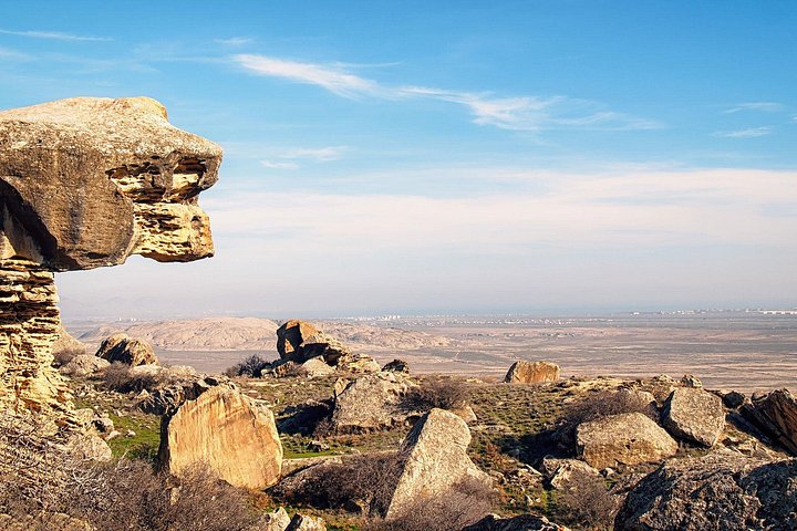Erkunden Sie Bakus Naturwunder und kulturellen Wahrzeichen, darunter Gobustan, Schlammvulkane und der Feuertempel, Foto 18 | wizardtrip