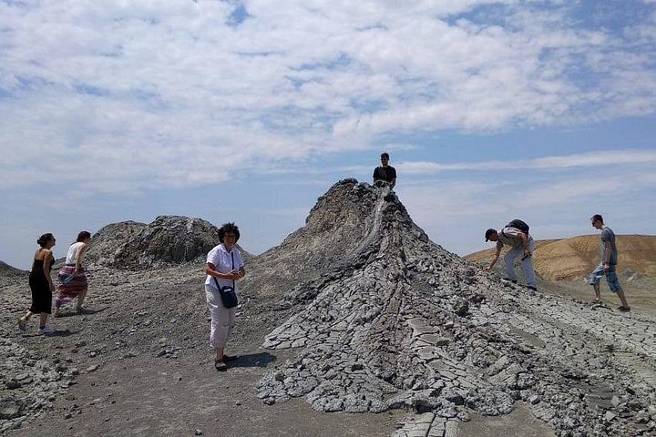 Erkunden Sie Bakus Naturwunder und kulturellen Wahrzeichen, darunter Gobustan, Schlammvulkane und der Feuertempel, Foto 32 | wizardtrip