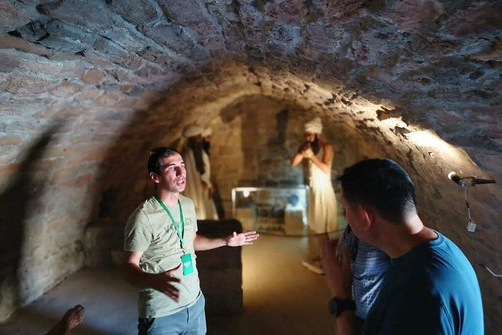 Erkunden Sie Bakus Naturwunder und kulturellen Wahrzeichen, darunter Gobustan, Schlammvulkane und der Feuertempel, Foto 35 | wizardtrip