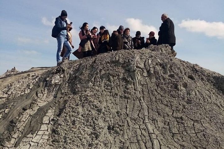 Erkunden Sie Bakus Naturwunder und kulturellen Wahrzeichen, darunter Gobustan, Schlammvulkane und der Feuertempel, Foto 40 | wizardtrip