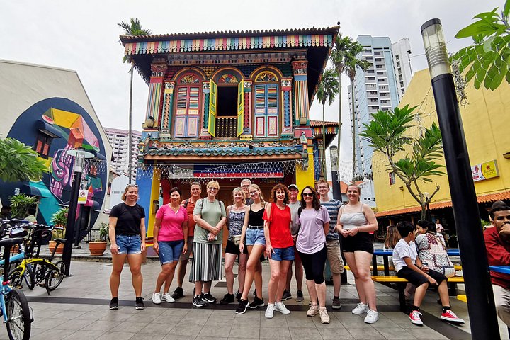 En gruppe syklister som utforsker Singapores livlige gater og landemerker på en guidet sykkeltur, foto 20 | wizardtrip