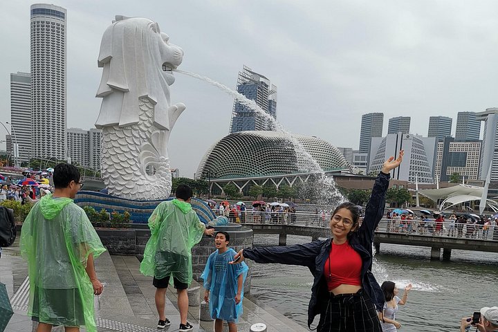 En gruppe syklister som utforsker Singapores livlige gater og landemerker på en guidet sykkeltur, foto 22 | wizardtrip