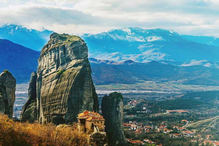 Heldagstur til Meteora fra Thessaloniki, som viser klostre på klippepilarer og naturskjønne landskap, foto 6 | wizardtrip